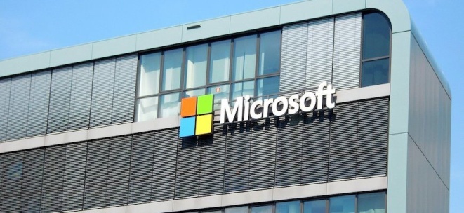 Компания Microsoft объявила, что приостанавливает все новые продажи продуктов и услуг в России.